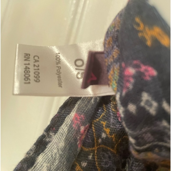 Ardene infinity scarf o/s - with design - Picture 4 of 6